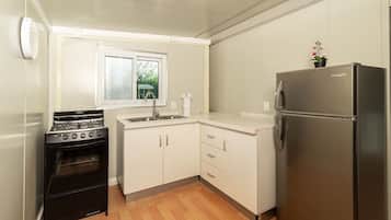 Standard House, Pets Allowed, Mountain View | Private kitchen | Oven, stovetop