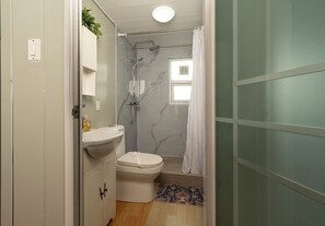 Rumah Standar, Hewan Peliharaan Diizinkan, pemandangan gunung | Kamar mandi | Handuk dan tisu toilet