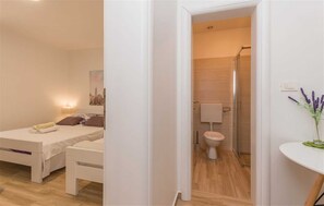 2 bedrooms, free WiFi, bed sheets - Apartment Stone 5 near the beach (Turanj)