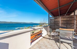 Outdoor dining - Beachfront Apt. Sunset 1 (Turanj)