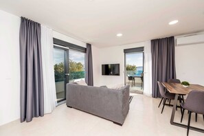 TV - Villa Fresca (F1) Luxury Apartment 2+1 guests (Bibinje)