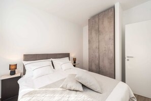 Iron/ironing board, free WiFi, bed sheets - Villa Fresca (F1) Luxury Apartment 2+1 guests (Bibinje)