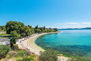 On the beach - Beachfront Villa Fresca (F4) Penthouse 6+1 guests (Bibinje)