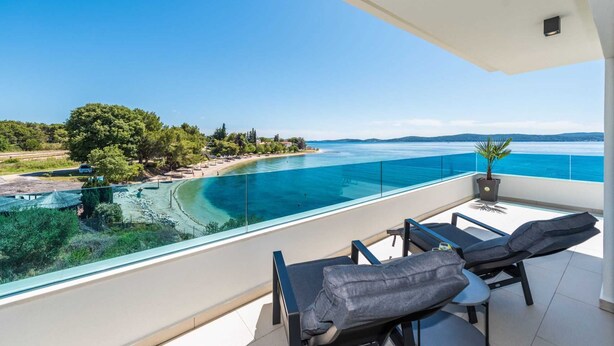 A balcony with a clear view of a beach and the sea. - Beachfront Villa Fresca (F4) Penthouse 6+1 guests (Bibinje)