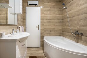 Hair dryer, towels - Villa Nadalina with swimming pool (Lovreć)