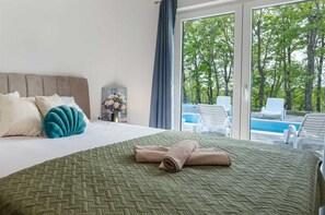 Iron/ironing board, travel cot, free WiFi, bed sheets - Villa Nadalina with swimming pool (Lovreć)