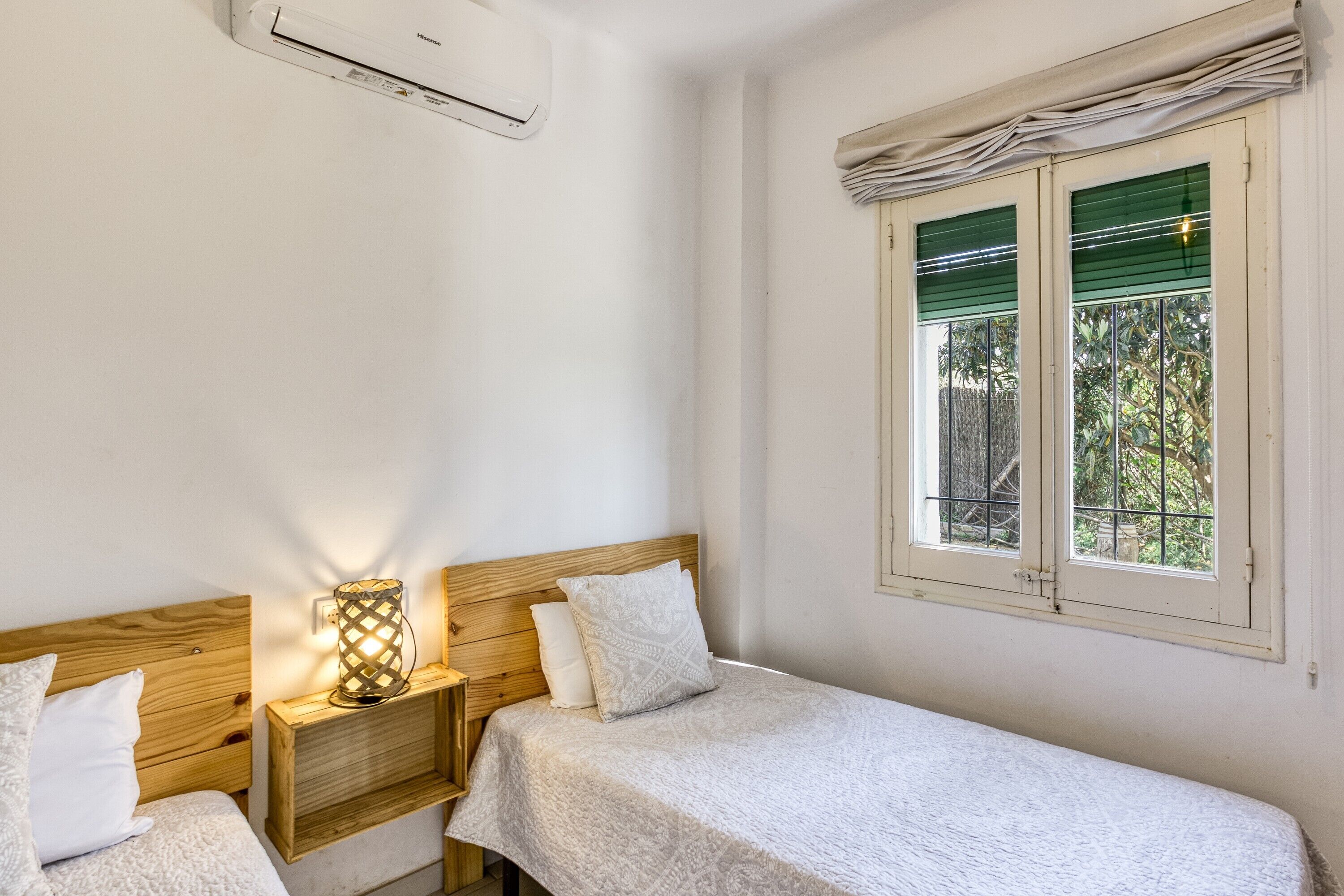 8 bedrooms, iron/ironing board, WiFi, bed sheets