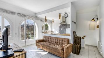 Fernseher, Tischtennisplatte