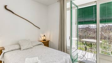 8 slaapkamers, een strijkplank/strijkijzer, wifi, beddengoed