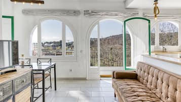 Fernseher, Tischtennisplatte