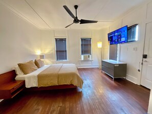 Comfort Studio, 1 Queen Bed, Non Smoking, Kitchen | Individually decorated, individually furnished, laptop workspace - Hyde Park by TGE (Houston)