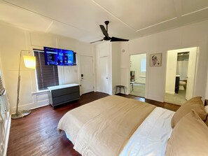 Comfort Studio, 1 Queen Bed, Non Smoking, Kitchen | Individually decorated, individually furnished, laptop workspace - Hyde Park by TGE (Houston)