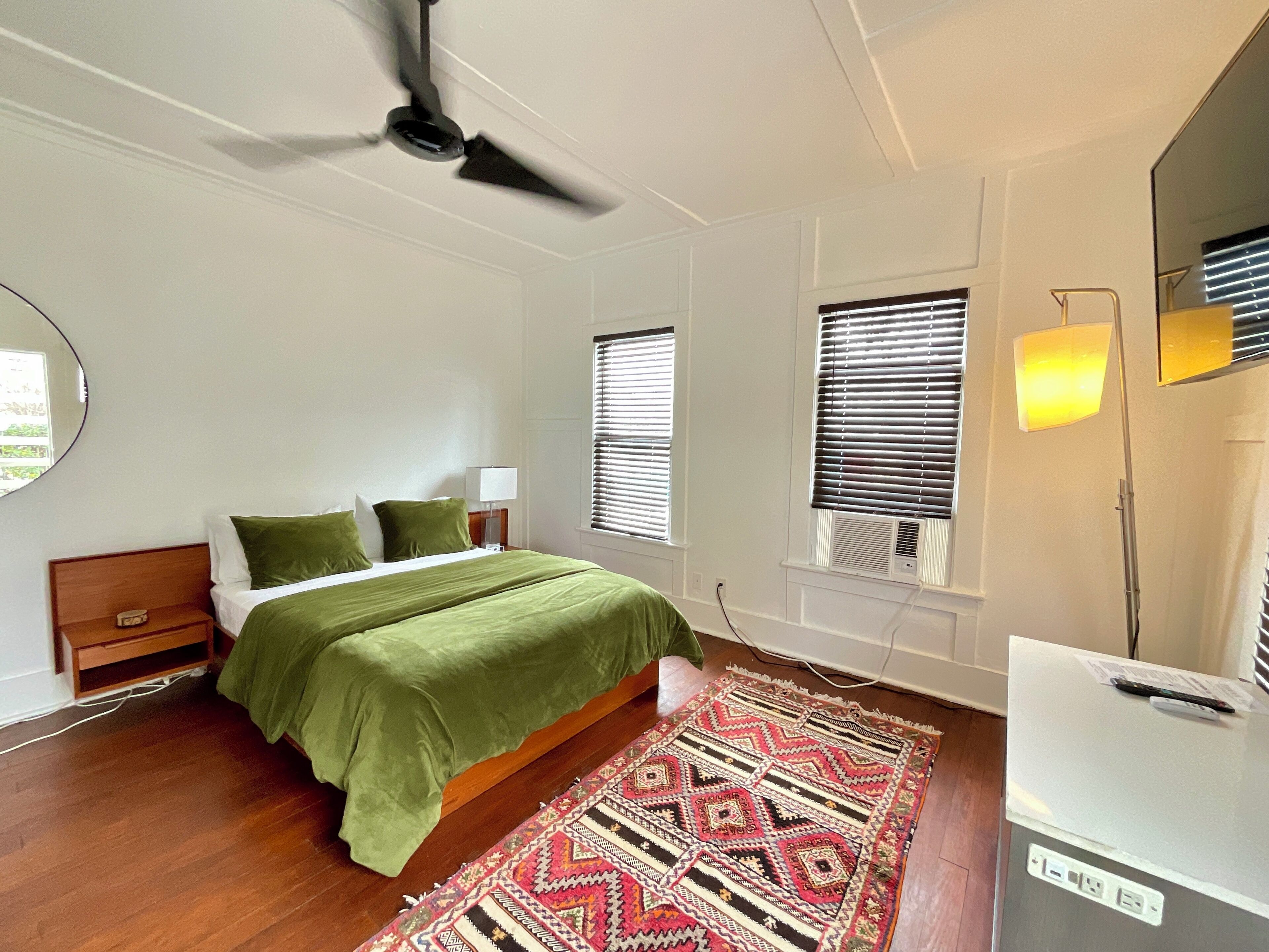 Comfort Studio, 1 Queen Bed, Non Smoking, Kitchen | Living area | 75-inch Smart TV with digital channels, Netflix, Hulu