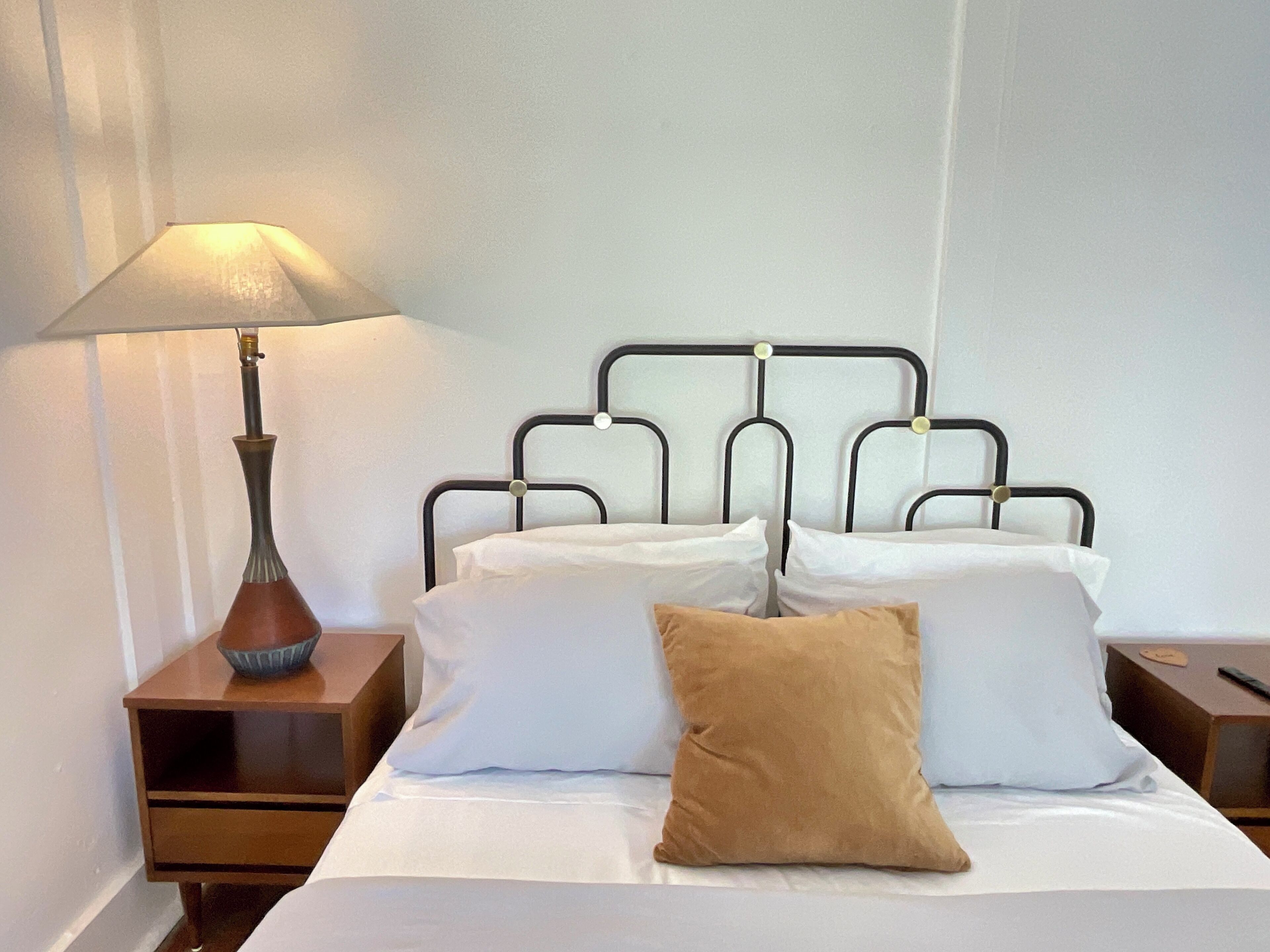 Comfort Studio, 1 Queen Bed, Non Smoking, Kitchen | Living area | 75-inch Smart TV with digital channels, Netflix, Hulu