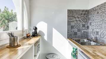 KĂŒhlschrank, Mikrowelle, Ofen, Herdplatte