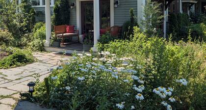 Shipbuilder's home - COMPLETELY surrounded by water: 2 docks for access