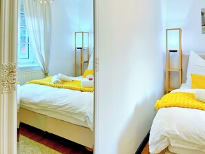 2 bedrooms, desk, free WiFi, bed sheets - 'GoldPath' PassauCity I Central I OldTown I Balcony I Italy garden I WipuTV (Passau)
