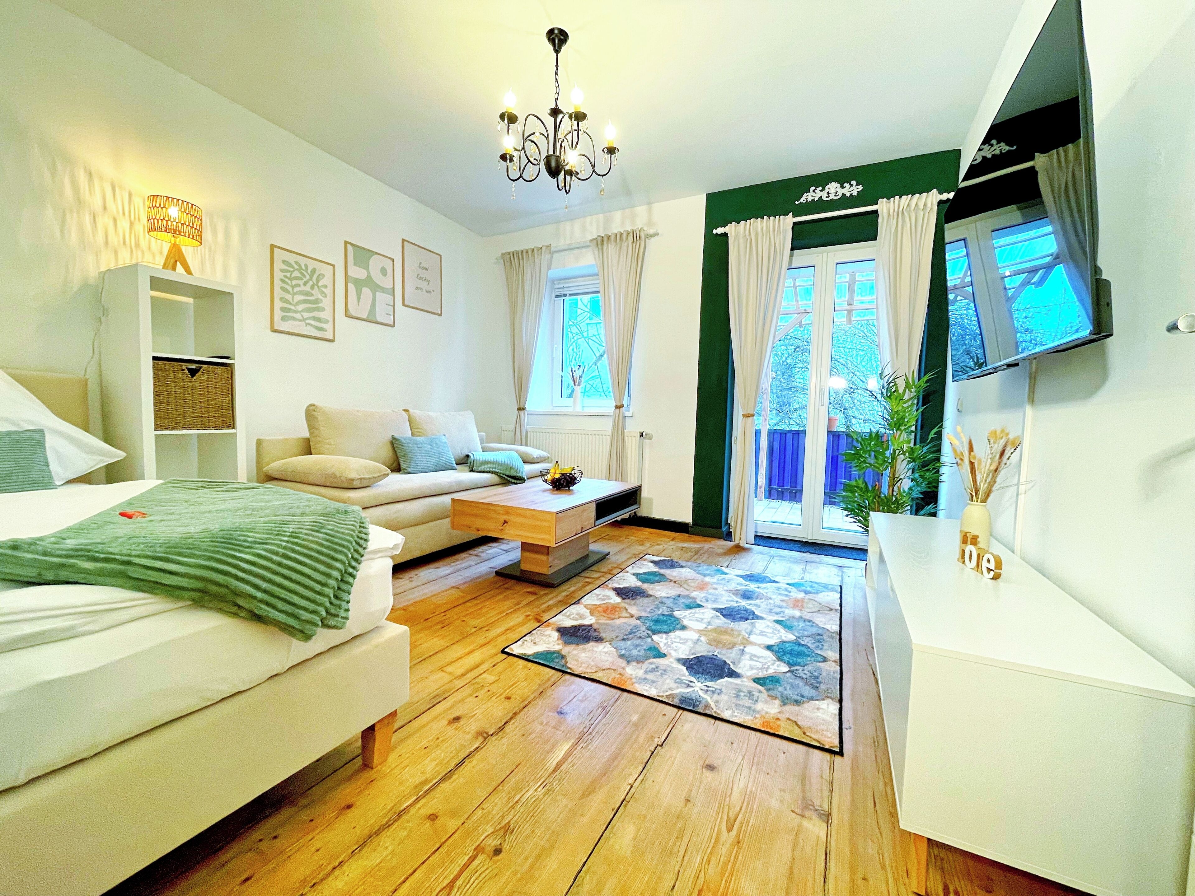 2 makuuhuonetta, työpöytä, ilmainen Wi-Fi, vuodevaatteet