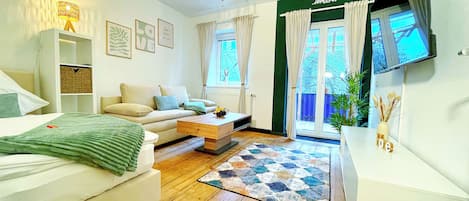 2 bedrooms, desk, free WiFi, bed sheets