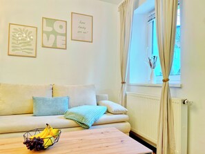 Smart TV, books - 'GoldPath' PassauCity I Central I OldTown I Balcony I Italy garden I WipuTV (Passau)