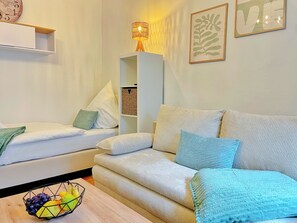 Smart TV, books - 'GoldPath' PassauCity I Central I OldTown I Balcony I Italy garden I WipuTV (Passau)
