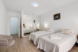 2 habitaciones, tabla de planchar con plancha, wifi y ropa de cama 