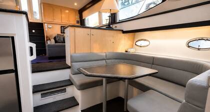 Waterfront Yacht • Sleeps 4 • Deck Dining• Pools & Bar Access • 15 Min Key West