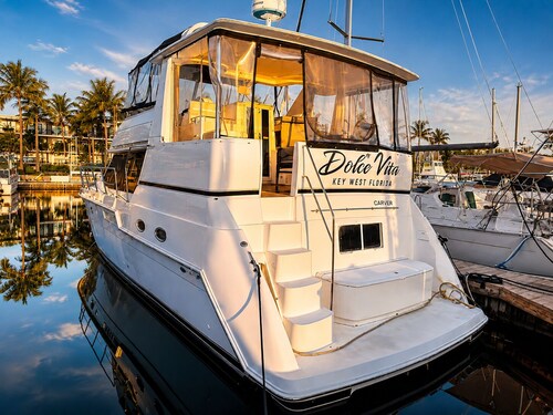 Waterfront Yacht • Sleeps 4 • Deck Dining• Pools & Bar Access • 15 Min Key West