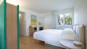 Deluxe Double Room, Pool View | Soundproofing, free WiFi
