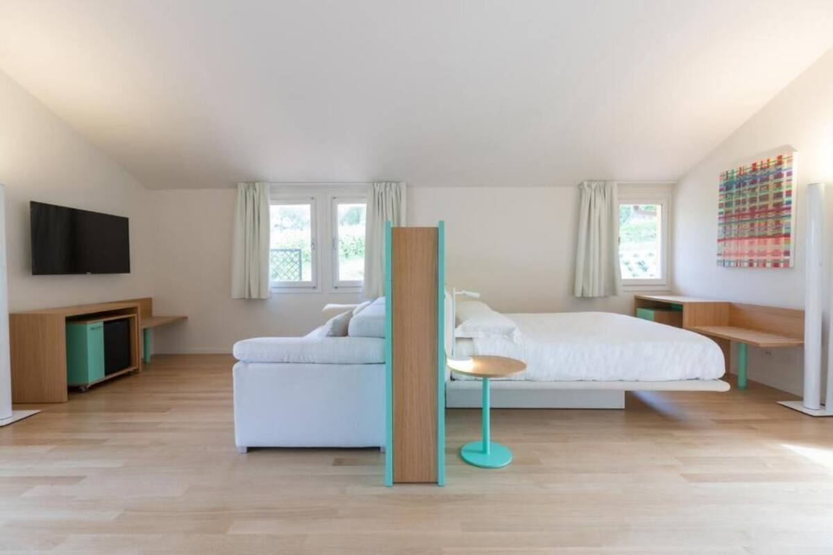 Soundproofing, free WiFi