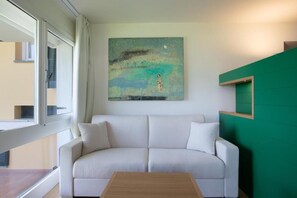 Deluxe Double Room, Pool View | Living area - La colombiera wine&relais (Liguria)