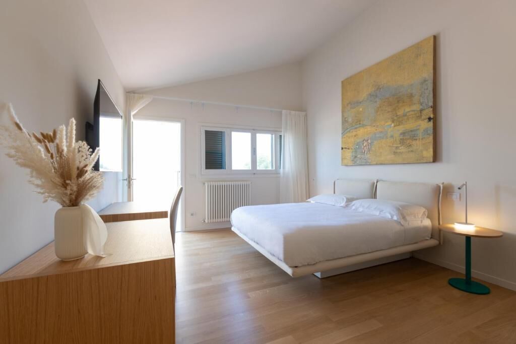 Soundproofing, free WiFi