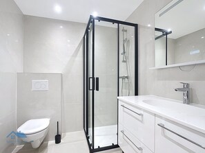 Hair dryer, towels, toilet paper - Spacious studio with terrace (Cannes)