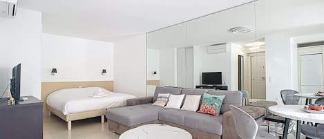 1 bedroom, iron/ironing board, internet, bed sheets