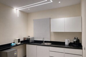 Private kitchen - Private Garden Lovely 2-bedroom apartment with AC in El Sheikh Zayed City (El Sheikh Zayed City)