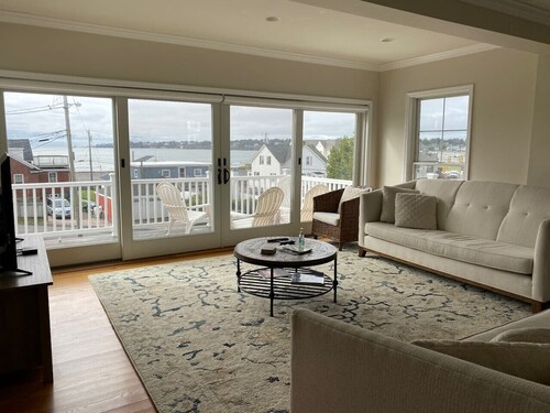 5BR/4BA Spacious Beachside Oasis Steps to Beach!