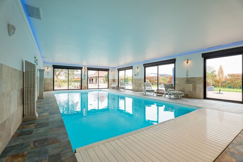 La Perle Bleue – Spacious 3-Bedroom Apartment with Private Pool near Strasbourg