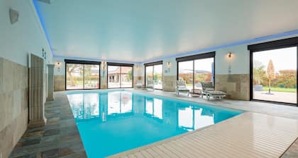 La Perle Bleue – Spacious 3-Bedroom Apartment with Private Pool near Strasbourg