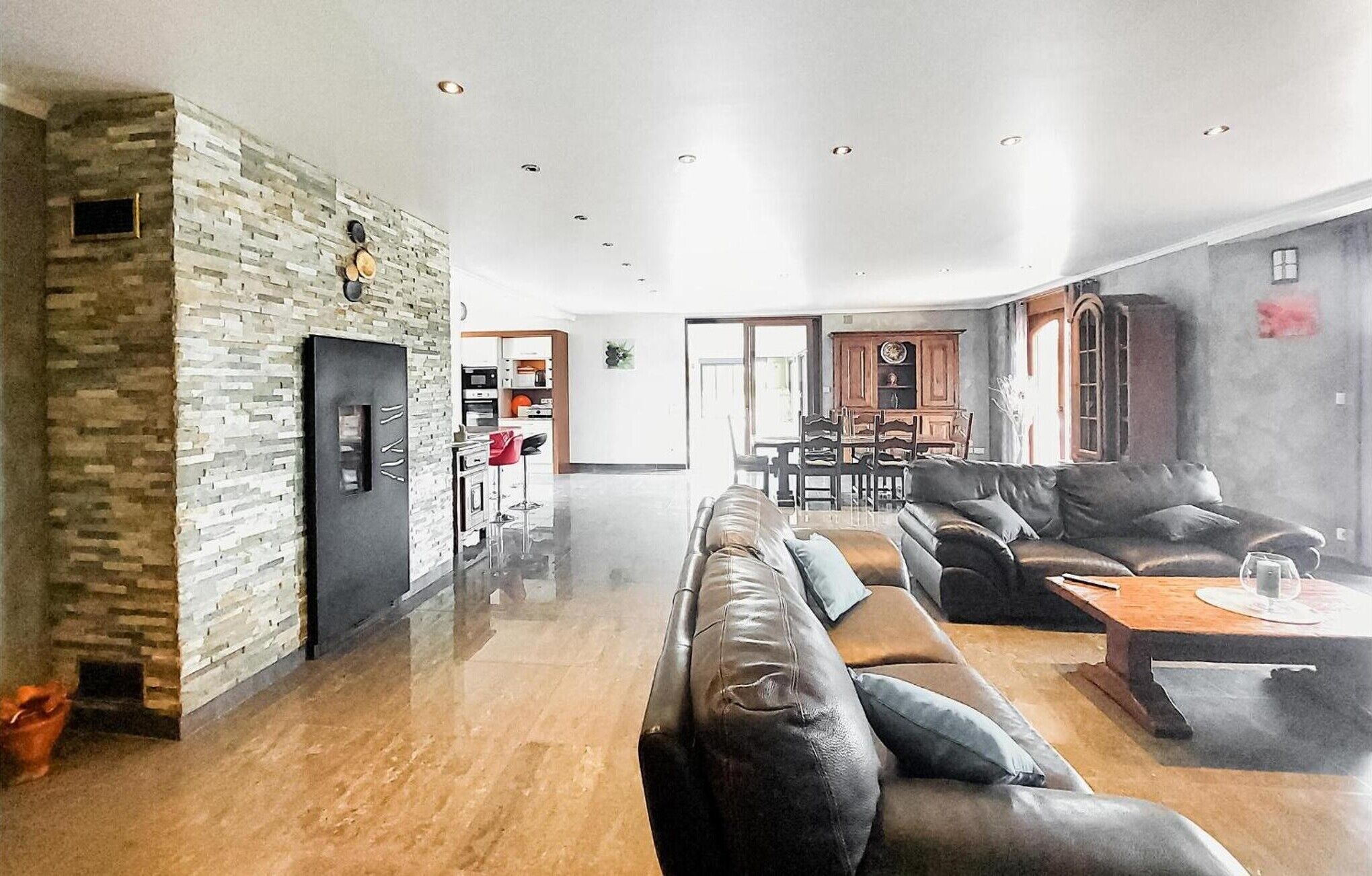 TV, fireplace, ping pong