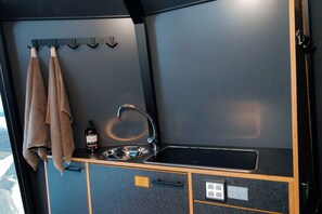 Cabaña, vista a la montaña | Cocineta privada | Frigobar, microondas y parrilla de estufa 