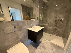 House | 5 bedrooms - Beautiful 5 Bed House - Close to Windsor Castle (Windsor)