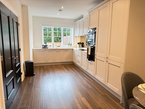 House | 5 bedrooms - Beautiful 5 Bed House - Close to Windsor Castle (Windsor)