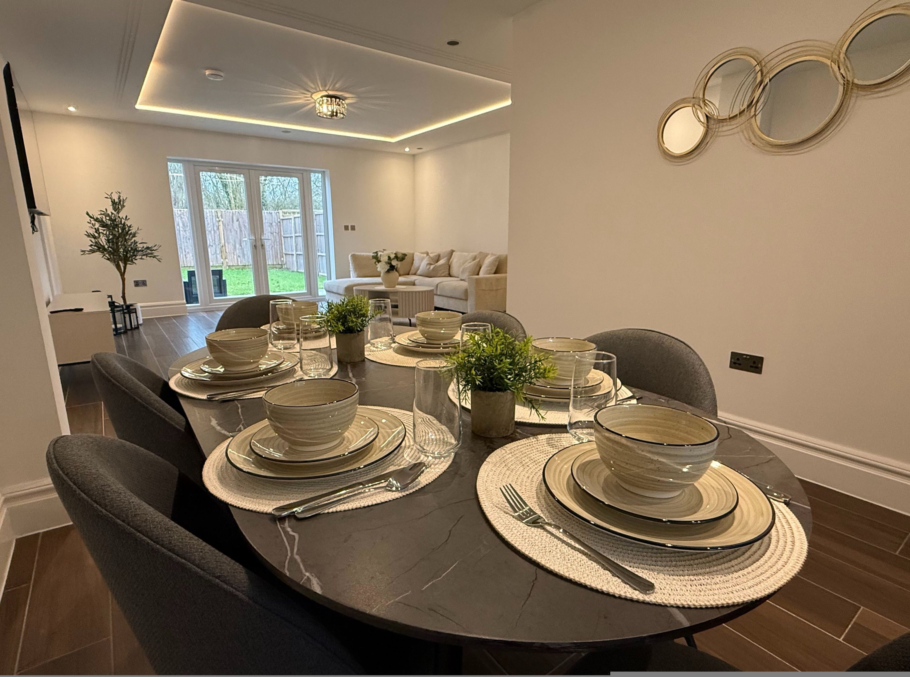 บ้านพัก | 5 ห้องนอน