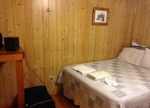 1 bedroom, WiFi, bed sheets - Pet Friendly Camping Cabin on the Blue Ridge Parkway (Fancy Gap)