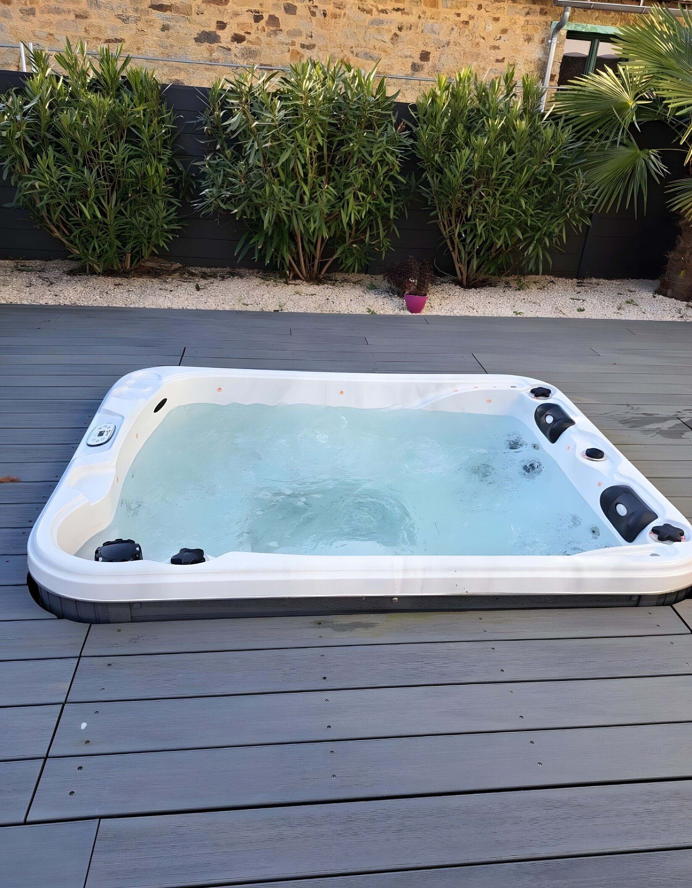 Bain à remous extérieur