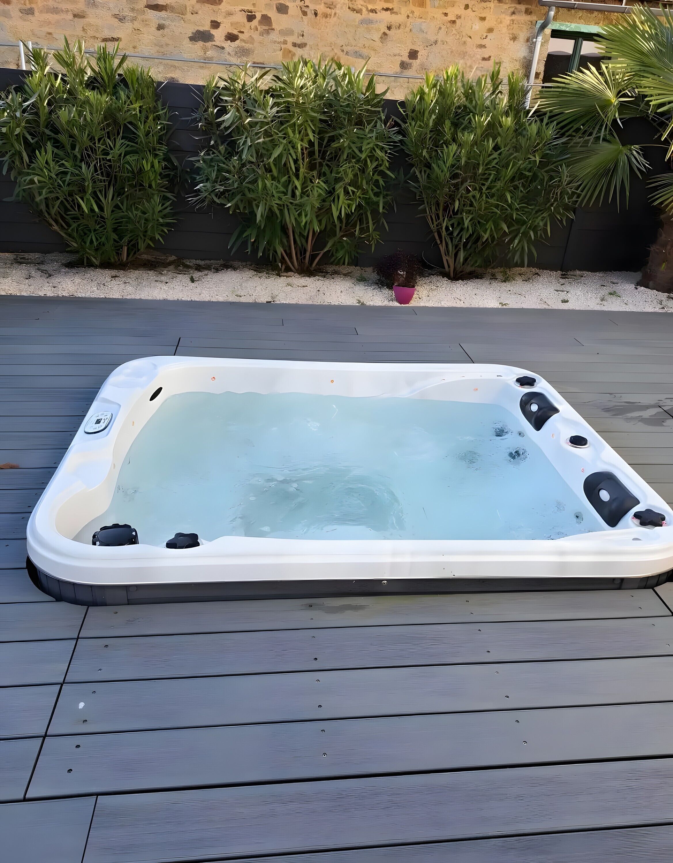 Bain à remous extérieur