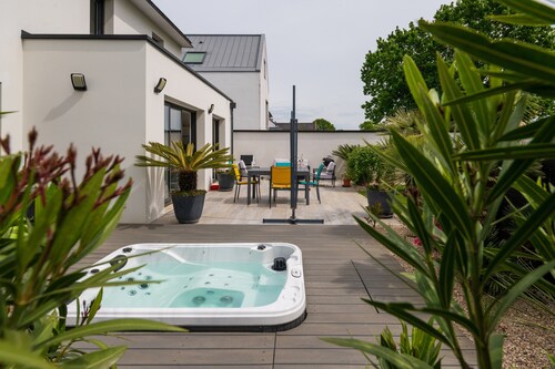 Chambre d'hôtes «Le Murmure Des Îles» with Sea View, Shared Garden and Wi-Fi
