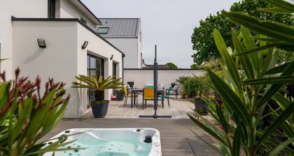 Chambre d'hôtes «Le Murmure Des Îles» with Sea View, Shared Garden and Wi-Fi