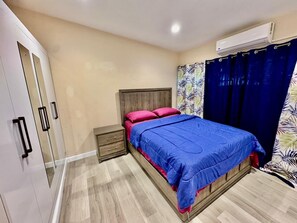 3 bedrooms, iron/ironing board, WiFi, bed sheets - 3-bedroom and 2 bathroom house in pleasant and safe Victoria Gardens with AC (Diego Martin Regional Corporation)