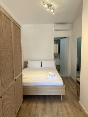 WiFi, bed sheets